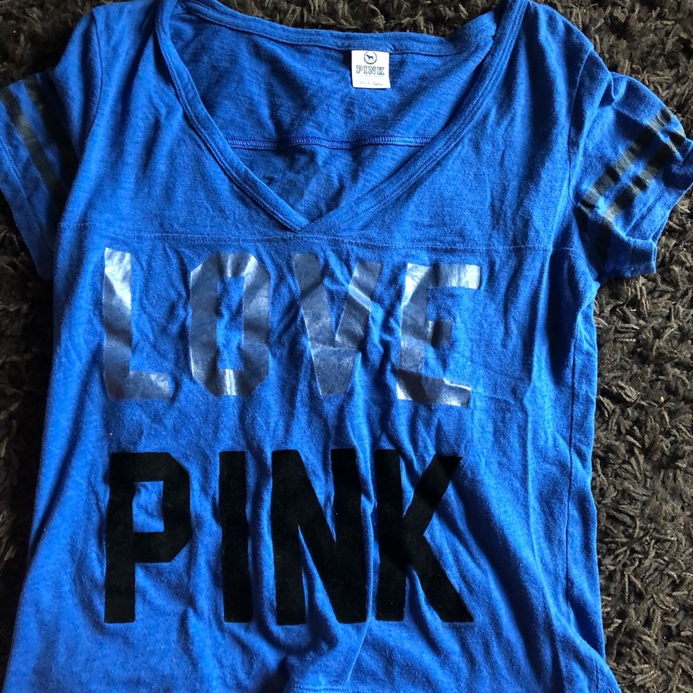 Vs/pink t-shirt